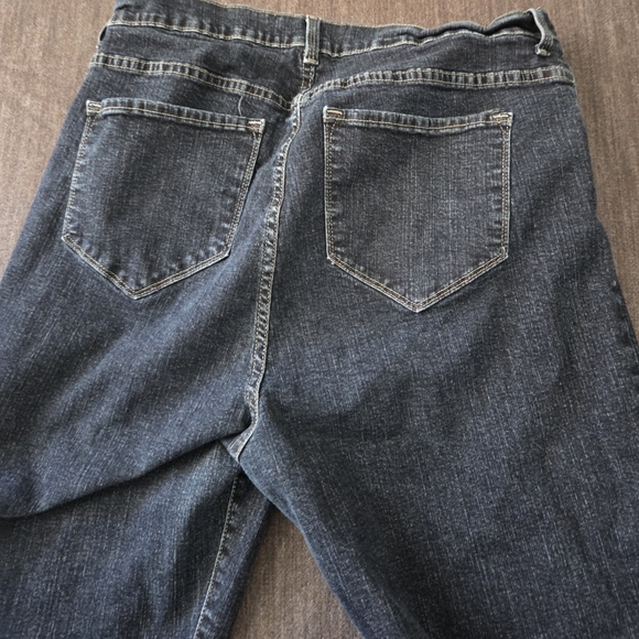 Flattering NYDJ “Not Your Daughter’s Jeans” bootcut denim in a classic dark wash - Picture 3 of 4